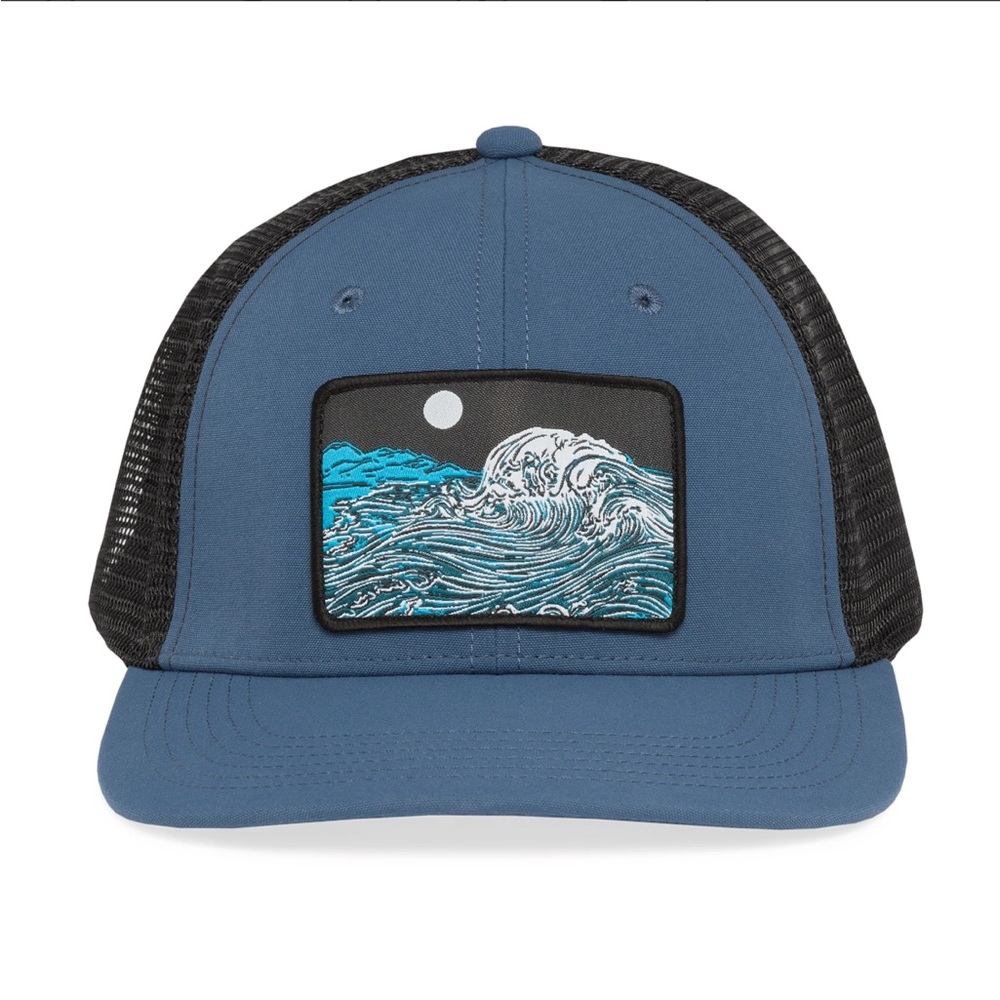 NWOT Sundayafternoons CRASHING WAVE TRUCKER HAT NWOT Unisex